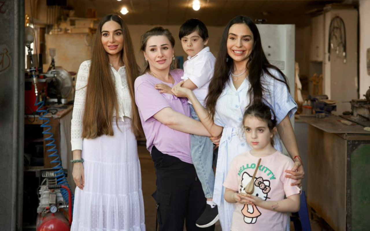 leyla-ve-arzu-eliyevalar-onun-emalatxanasina-bas-cekdiler