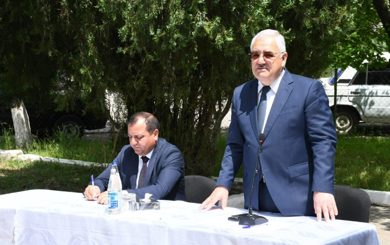 vaqif-hesenov-may-ayinda-bir-nece-seyyar-qebul-kecirdi