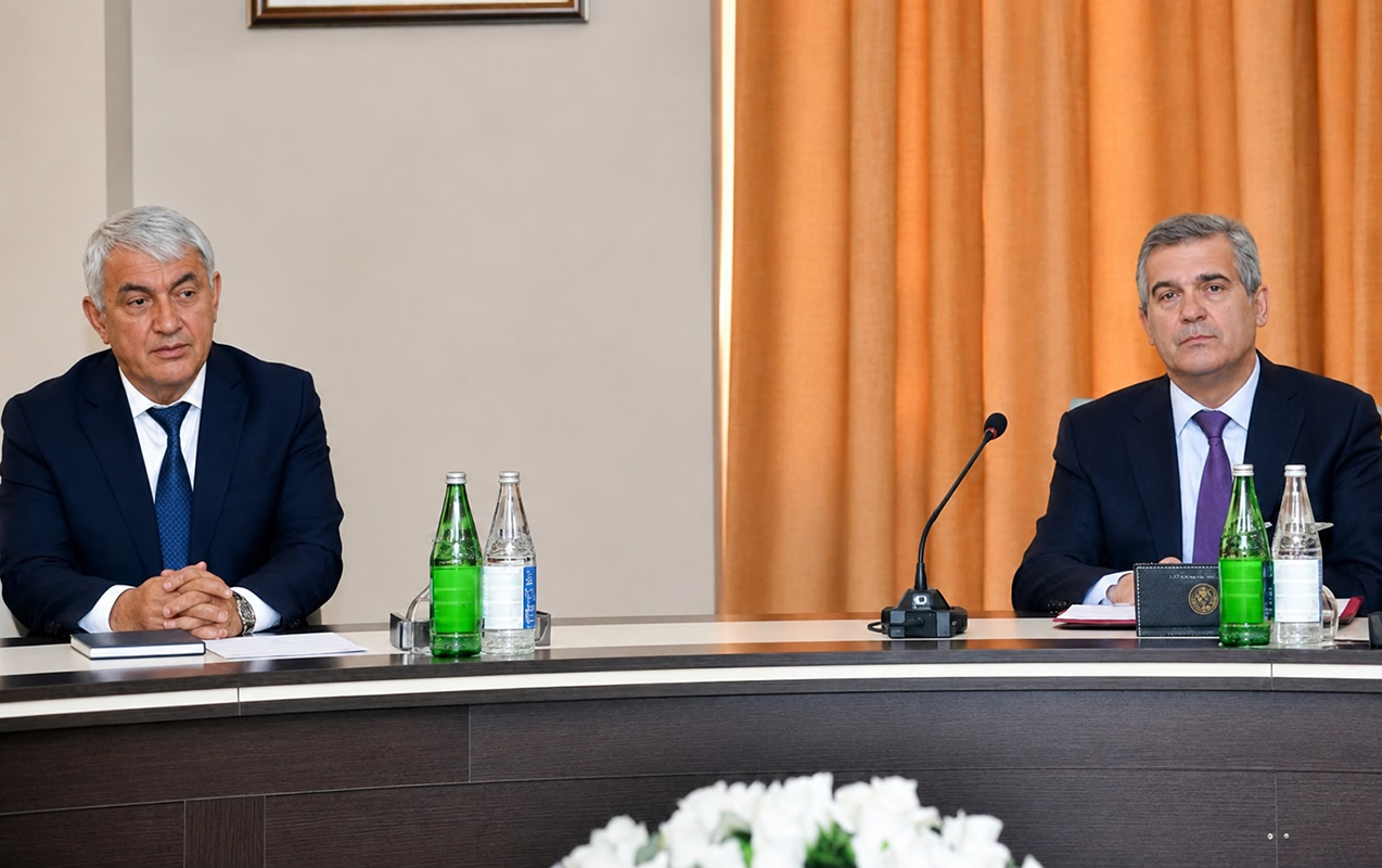 suleyman-mikayilovun-muavini-ve-digerlerinin-isi-yungullesdi