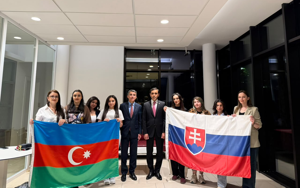lenkeranli-gencler-slovakiyaya-tehsil-turuna-yola-salinib