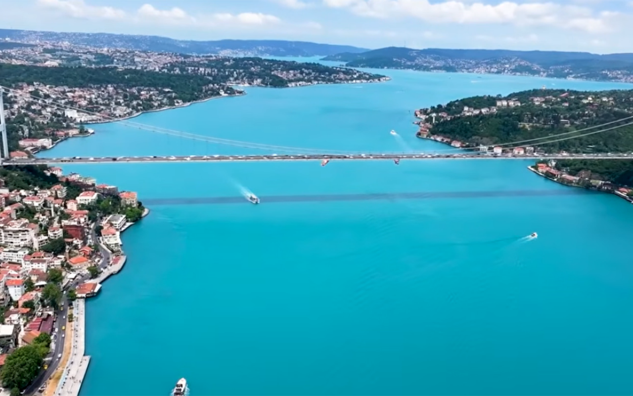 istanbulda-bosforun-rengi-deyisdi