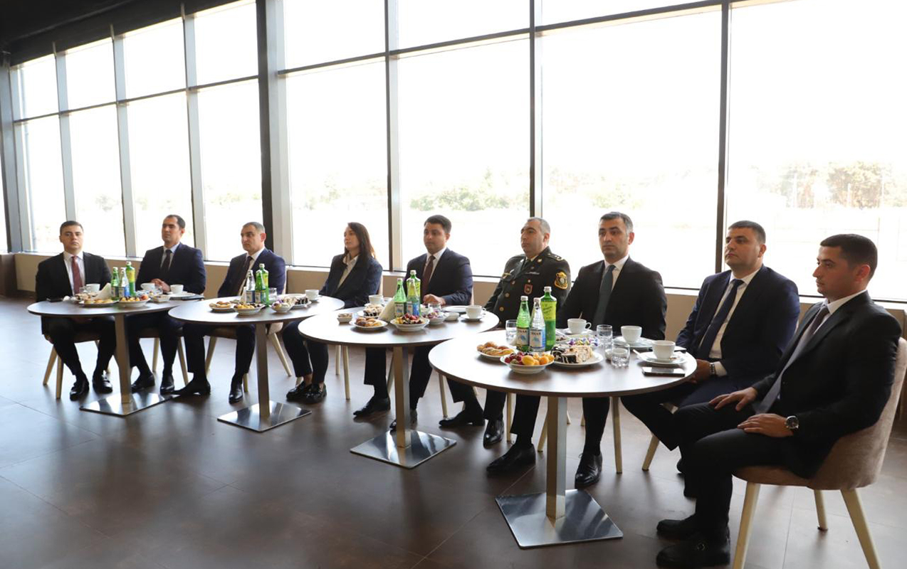 neftcalada-dovlet-qulluqcularinin-pese-bayrami-qeyd-olundu