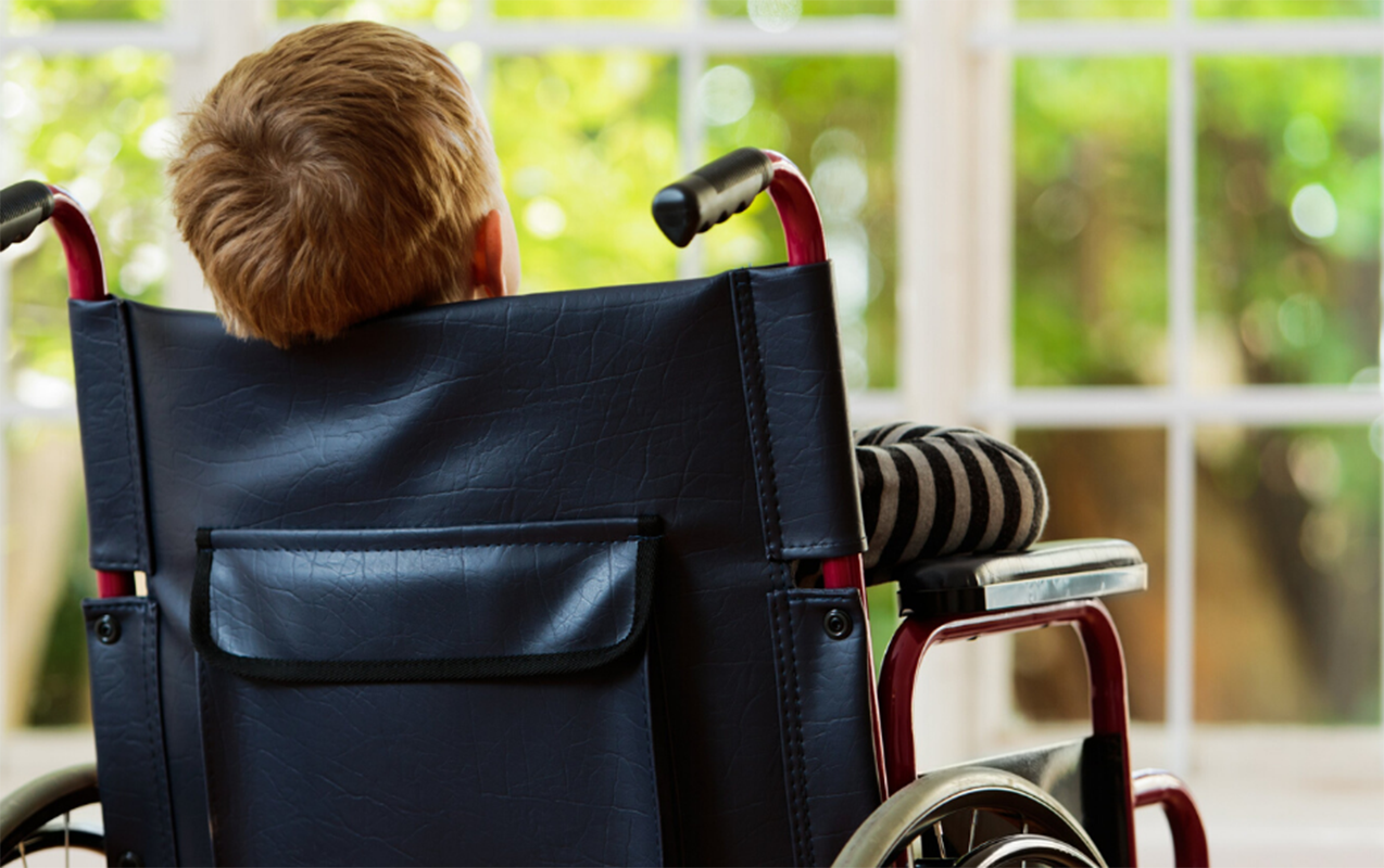 10-yasli-usaq-arabadan-yixilib-oldu
