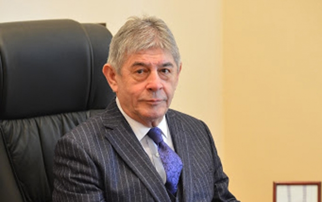 prezident-sefiri-geri-cagirdi