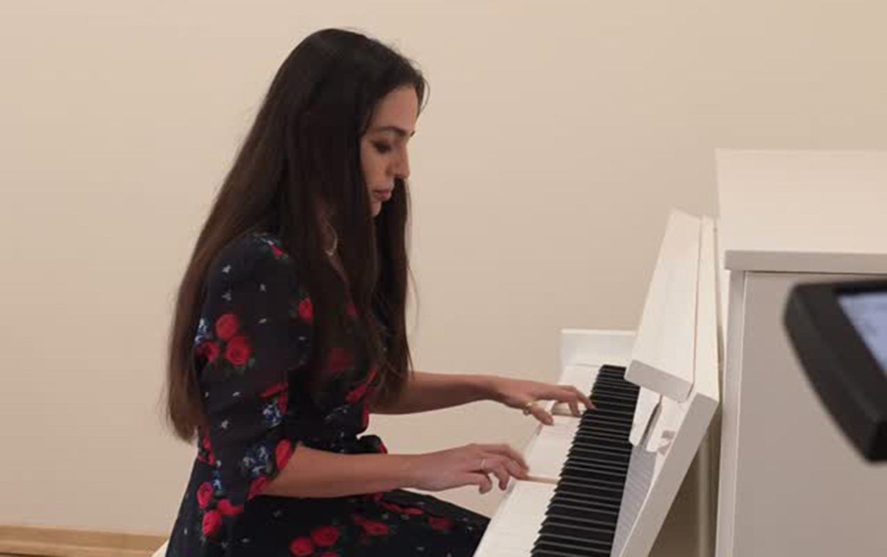 leyla-eliyevadan-pianoda-soz-olmasaydi