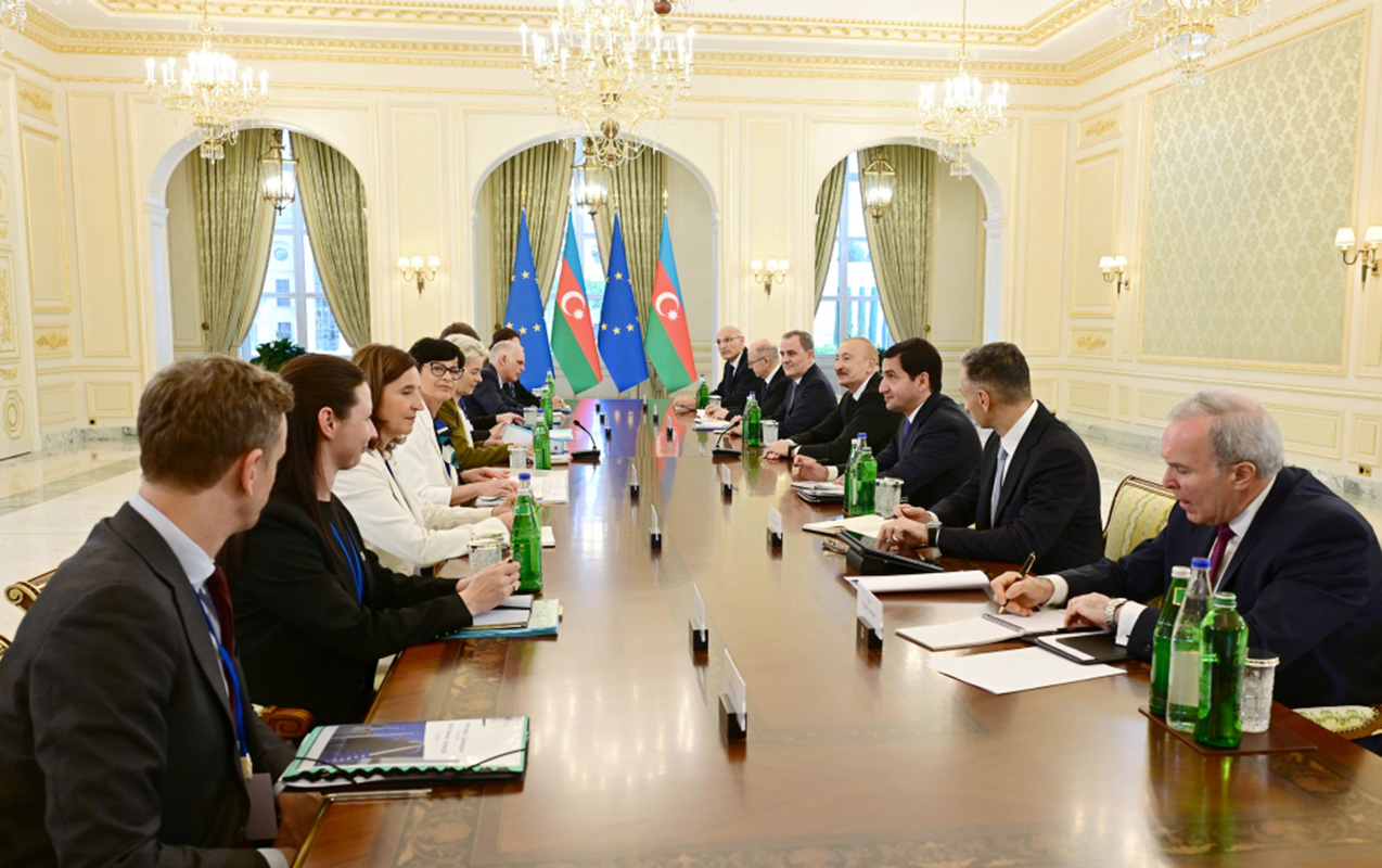 prezident-lyayen-ile-genis-terkibde-gorusdu