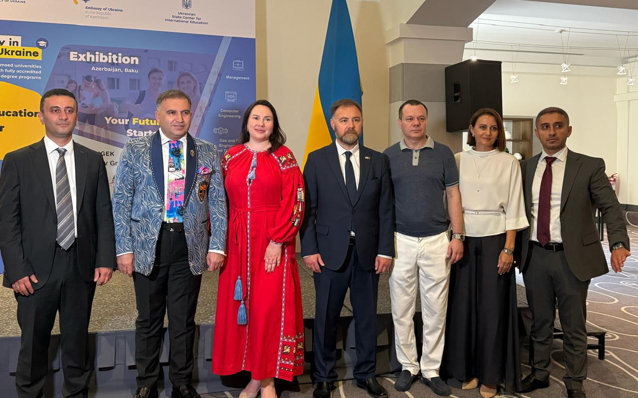 bakida-ukrayna-universitetlerinin-tehsil-sergisi-kecirildi