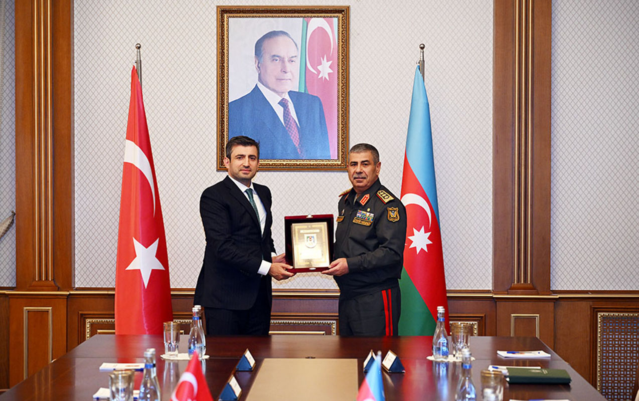 zakir-hesenov-selcuk-bayraktarla-gorusdu