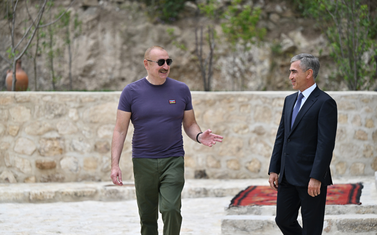 prezident-yasemen-hotelin-yeni-korpuslarini-gezdi