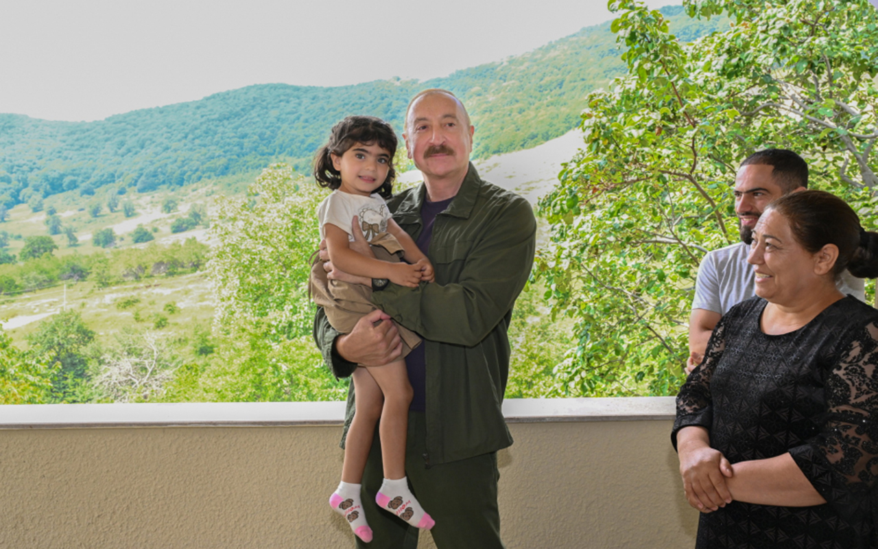 “O biri qız hanı? Onunla ayrı çəkdirərik”