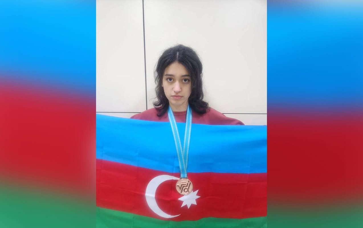 zeyneb-tarixe-dusdu