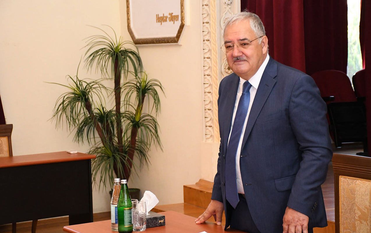 vaqif-hesenov-seyyar-qebul-kecirdi