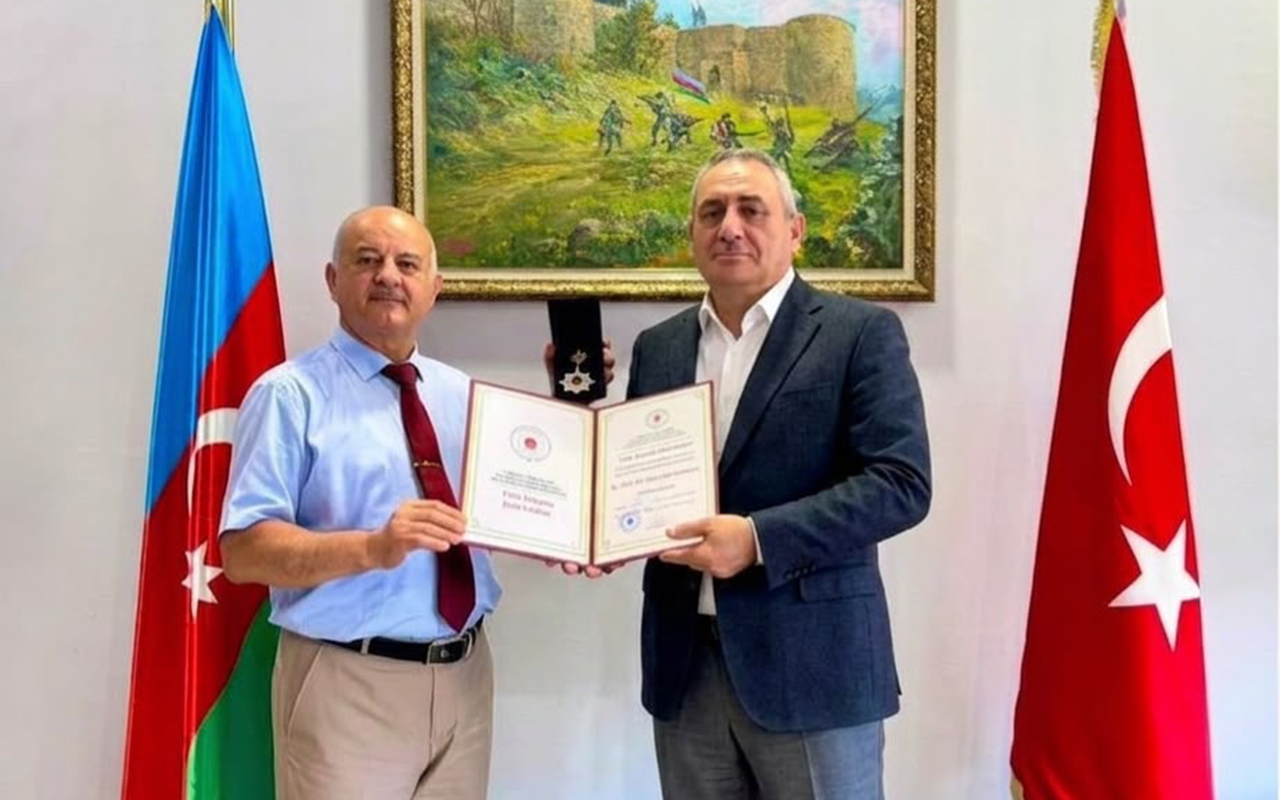 professor-suleyman-qasimov-turk-dunyasinin-iki-ali-mukafati-ile-teltif-olunub